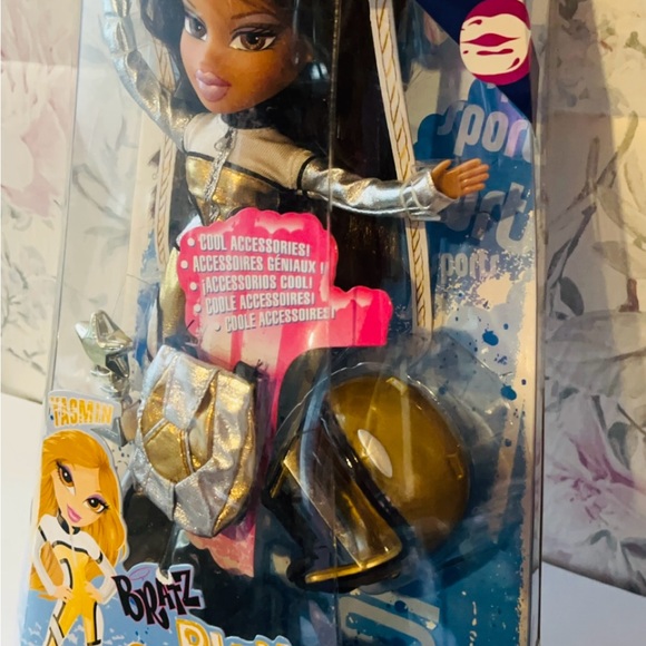 Bratz Play Sportz X-Treme Skidiving Yasmin - Picture 3 of 6
